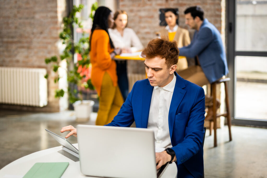 Sessiz Başarı: Göz Önünde Olmadan Etki Yaratmanın Yolları